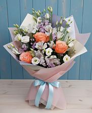 Букет цветов из:  Лизиантусы, Розы, Альстромерии и Гипсофила в Белорецке