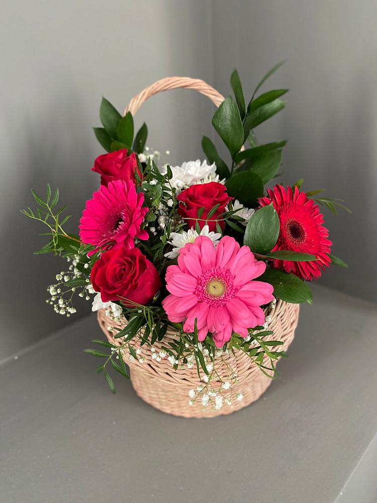 Цветочная композиция из Розы, Хризантемы и Герберы в корзине в Белорецке